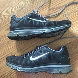 Nike air max shoes